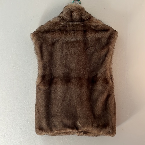 Abercrombie and Fitxh faux fur vest size S - Picture 3 of 3